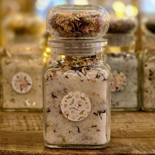 Dreamy Tropical bath salts with colorful petals and exotic essential oils in a mineral-rich aromatherapy blend.